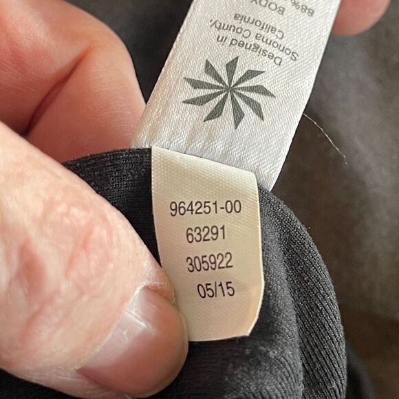 Athleta Black Athletic Mesh Dot Yoga Full-On Capri Cropped Leggings Medium - Picture 6 of 7